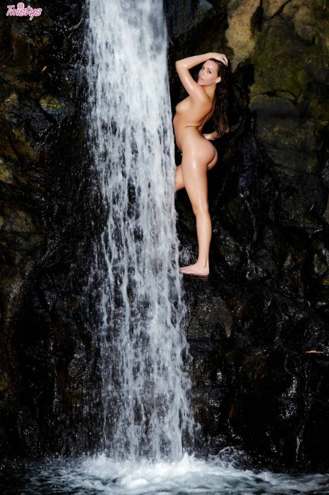 Curious american porn star Mia Malkova reveals her ass outdoor - #9