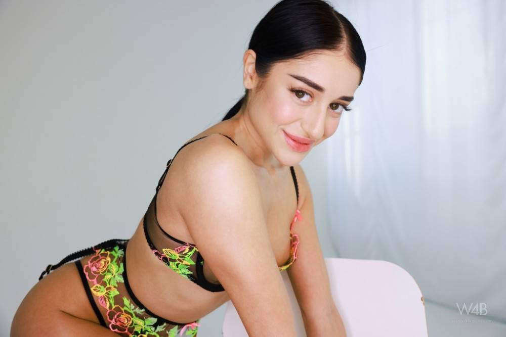 Ara Mix New Model From Armenia Masturbated With Her Nice Dildo - #1