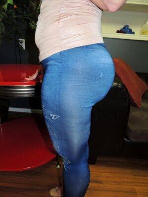 PAWG Dee Siren sets a solitary breast loose in jeans and glasses on nudepicso.com