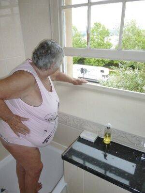 Old British fatty Grandma Libby gets naked while taking a bath - Britain on nudepicso.com