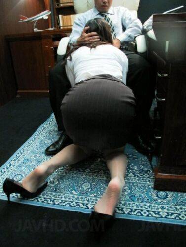 Japanese secretary Ibuki provides her boss with oral sex at his desk - Japan on nudepicso.com