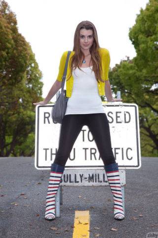 Shelby dompnier in leggings and gasoline boots on nudepicso.com