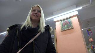 The girl with the handbag likes to swallow - Czech Republic on nudepicso.com