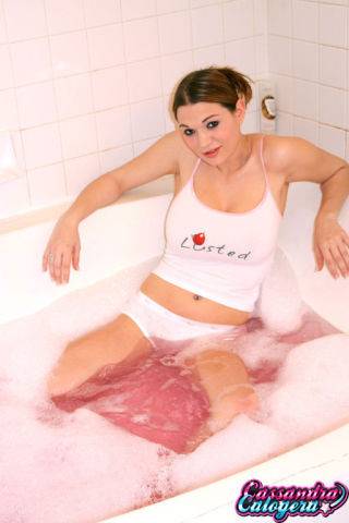 Cassandra calogera taking an erotic hot bubblebath on nudepicso.com