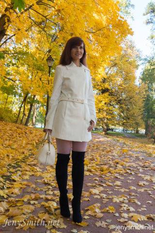 Beauty exhibitionist jeny smith on an autumn walk on nudepicso.com