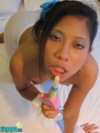 Asian bali teen girl gives bj on nudepicso.com