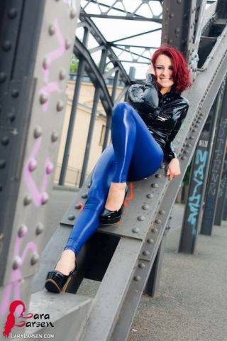 Redhead in shiny latex on nudepicso.com