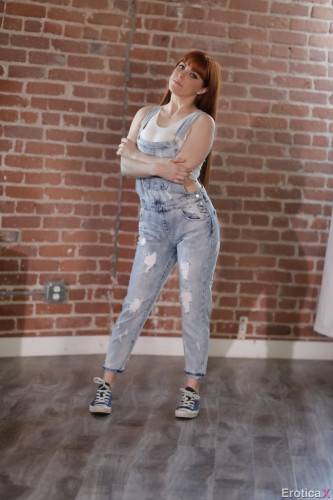 Excellent american redheaded Penny Pax in sexy jeans shows big boobies and butt - Usa on nudepicso.com
