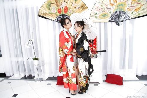Stunning girls Annie Cruz and Asa Akira reveals hot bodies - Japan on nudepicso.com