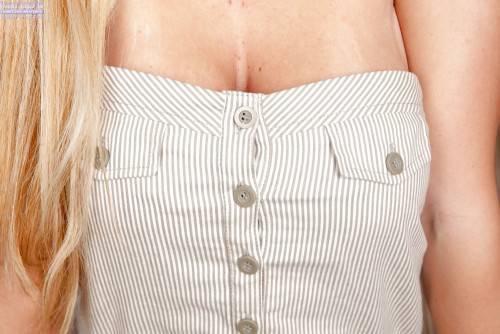 Hot brazilian blonde teen Adriana Sephora in fancy shorts shows big titties and masturbates - Brazil on nudepicso.com