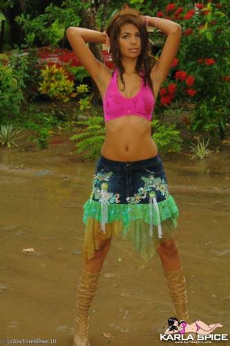 Stacked Venezuelan Teen Girl Karla Spice Poses Outdoors In Pink Bra And Panties - Venezuela on nudepicso.com