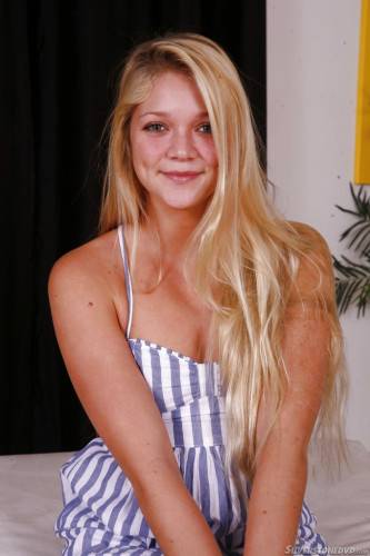 Slender american teen Jessie Andrews in nasty foot fetish - Usa on nudepicso.com