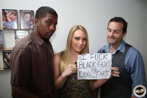 Vicious Chick Kaylee Evans Is Sitting At The Glory Hole And Swallowing Big Black Rod on nudepicso.com