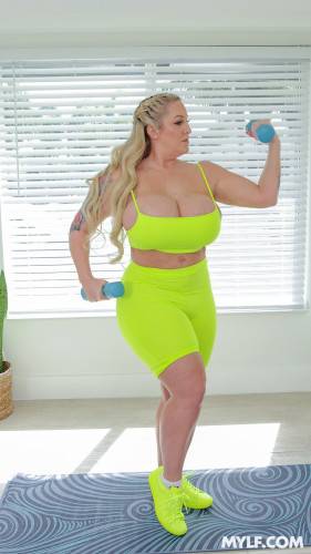 Hot Ass Hollywood exercises her voluptuous body on nudepicso.com