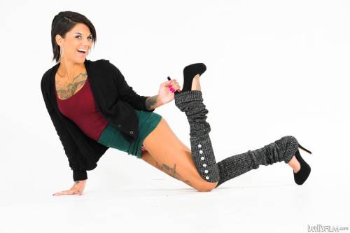 Manâ€™s Dick Is Throbbing In The Expectation Of Hot Orgasm From Alia Janine N Bonnie Rotten Blowjob on nudepicso.com