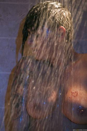 Sexy american porn star Eva Angelina in softcore shooting in shower - Usa on nudepicso.com