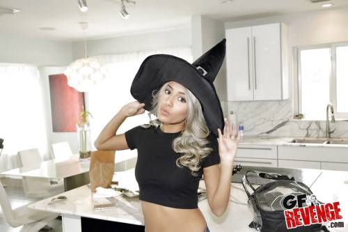 Slim american blonde teen Janice Griffith in cosplay clothing hard fucked after sucking huge dick in kitchen - Usa on nudepicso.com