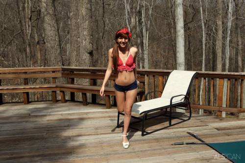 Stunning american young Alaura Lee in fancy shorts exhibiting small tits and toying outdoor - Usa on nudepicso.com