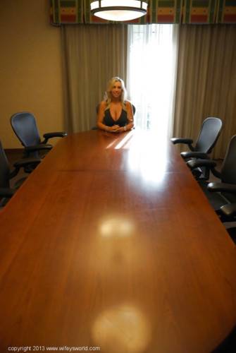 Sexy american blonde wife Sandra Otterson in skirt exhibits her ass in office - Usa on nudepicso.com