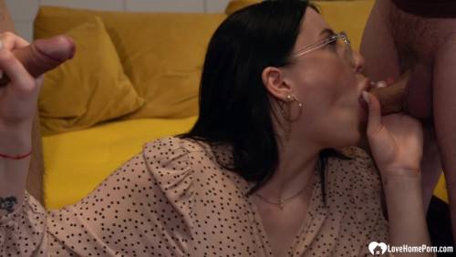 Nerdy babe sucks a cock while being fucked on nudepicso.com